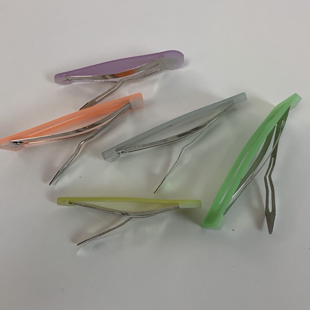 Neon Hair Clips 🌸 - Picture 3 of 3